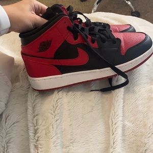 RED AND BLACK JORDAN 1 MIDS